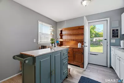 8 Midway Oval, Groton, CT 06340 - Photo 7