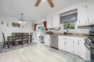 14 Lincoln St, Farmington, CT 06085 - Photo 7