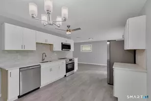 29 Coolidge St, Windsor Locks, CT 06096 - Photo 3