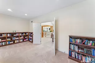 2 Pond View Dr, Newtown, CT 06470 - Photo 21