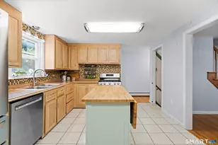 22 Cleveland St, Enfield, CT 06082 - Photo 9
