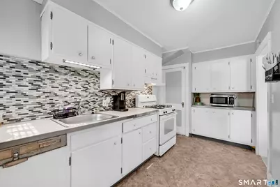 250 Hillside Avenue, Hartford, CT 06106 - Photo 5