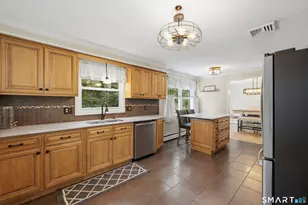 15 Deer Run Ln, North Haven, CT 06473 - Photo 5