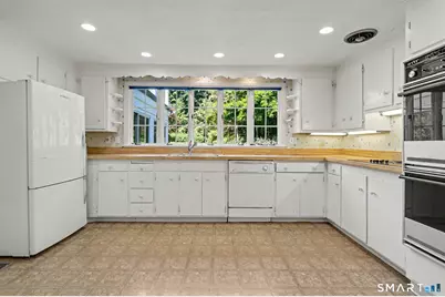 97 Overlook Drive, New Canaan, CT 06840 - Photo 5