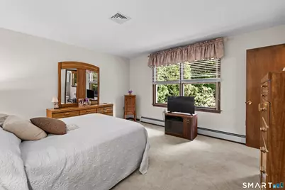 11 Middleway East, Waterbury, CT 06708 - Photo 15