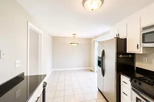 8 Barrington Dr, Wethersfield, CT 06109 - Photo 5