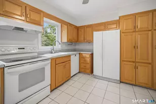 19 Sycamore Rd, Bloomfield, CT 06002 - Photo 17