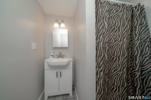33 Collins Pkwy, Meriden, CT 06450 - Photo 29