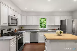 19 Laura Ln, Oxford, CT 06478 - Photo 5