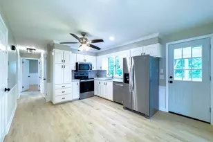 32 Kaynor Dr, Waterbury, CT 06708 - Photo 1