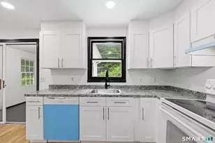 24 Crestview Dr, Montville, CT 06382 - Photo 15