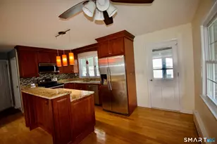 44 Endeavor St, Trumbull, CT 06611 - Photo 7
