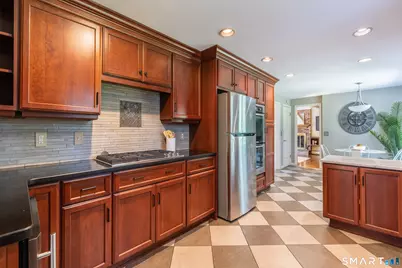 5 Grand Place, Newtown, CT 06470 - Photo 11
