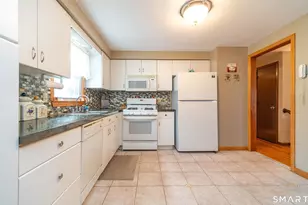68 Roarke Rd, North Haven, CT 06473 - Photo 5