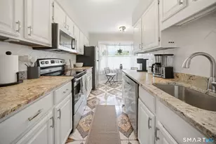 9 Braintree Ct, Suffield, CT 06078 - Photo 7