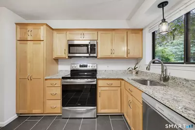 2 Canterbury Court #2, Middletown, CT 06457 - Photo 7