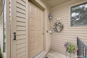 2 Canterbury Ct, Middletown, CT 06457 - Photo 3