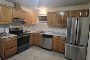 35 Dalton St, West Haven, CT 06516 - Photo 3