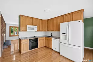 105 Bear Paw Rd, Bridgeport, CT 06606 - Photo 15