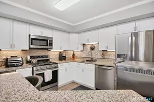 51 Harbour Close, New Haven, CT 06519 - Photo 13