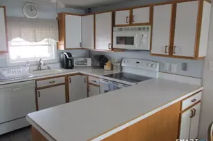 49 Shoreline Dr, Stratford, CT 06615 - Photo 5