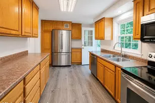 104 Higby Rd, Middletown, CT 06457 - Photo 7