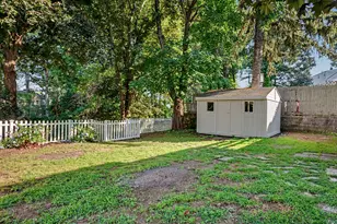 555 Lakeside Dr, Bridgeport, CT 06606 - Photo 21