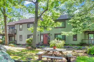 31 Harbour Village, Branford, CT 06405 - Photo 1