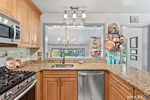 136 Heritage Dr, Glastonbury, CT 06033 - Photo 5