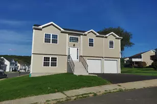 16 Kingsley Ct, Waterbury, CT 06704 - Photo 1