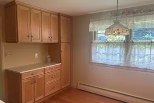 28 Clearview Cir, Naugatuck, CT 06770 - Photo 3