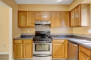 132 Sutton Pl, Bloomfield, CT 06002 - Photo 7