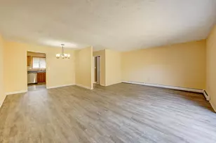 132 Sutton Pl, Bloomfield, CT 06002 - Photo 11