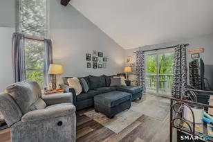 31 Glenview Dr, Cromwell, CT 06416 - Photo 7