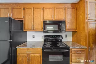 17 Oak Forest Dr, Manchester, CT 06042 - Photo 5