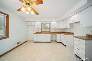 5 Redwood St, Enfield, CT 06082 - Photo 21