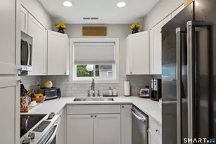 22 Woodbury Pl, Woodbury, CT 06798 - Photo 7