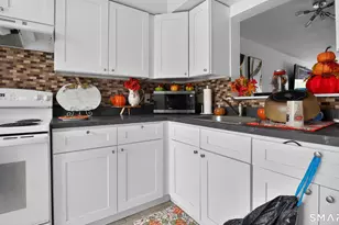 1423 Quinnipiac Ave, New Haven, CT 06513 - Photo 5