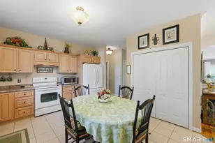 32 Dogwood Ct, Rocky Hill, CT 06067 - Photo 11