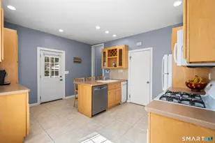 45 Hartley St, North Haven, CT 06473 - Photo 9