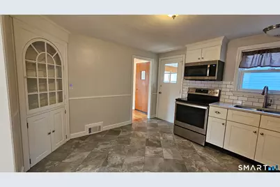 73 Knollwood Road, West Hartford, CT 06110 - Photo 9