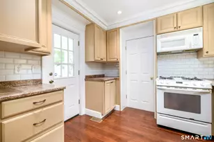 28 Sutton Dr W, Stamford, CT 06906 - Photo 17