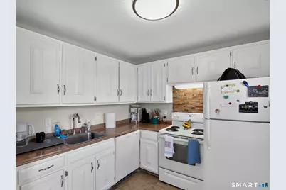 10 Bradley Circle #B10, Enfield, CT 06082 - Photo 5