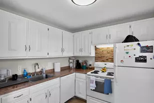 10 Bradley Cir, Enfield, CT 06082 - Photo 5