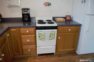 10 Hartford Ave, Old Lyme, CT 06371 - Photo 19