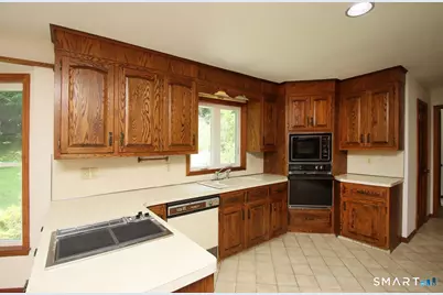 328 Saybrook Road, Orange, CT 06477 - Photo 5