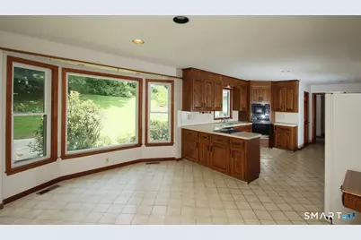 328 Saybrook Road, Orange, CT 06477 - Photo 3