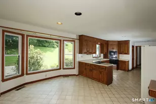 328 Saybrook Rd, Orange, CT 06477 - Photo 3
