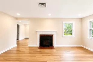 38 Fairfield Dr, Windsor Locks, CT 06096 - Photo 9