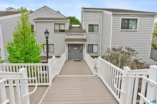 22 Rowayton Woods Dr, Norwalk, CT 06854 - Photo 1